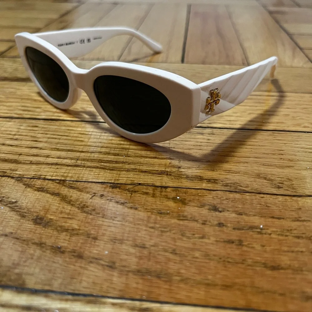 Tory Burch White Oval Sunglasses with Black Lenses